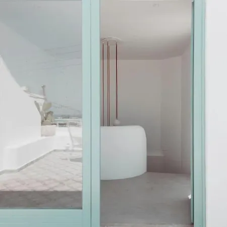 Lilika's Bliss With Jacuzzi By Estia